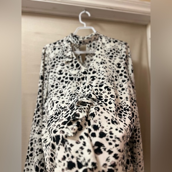 ⚫️ BOGO Jack by BB Dakota Black and White Animal Print Blouse size small - Picture 3 of 9